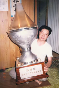 優勝カップ　写真